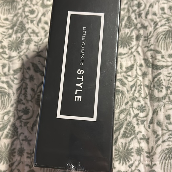 Little Guides to Style Box Set - Black and White - Picture 4 of 4